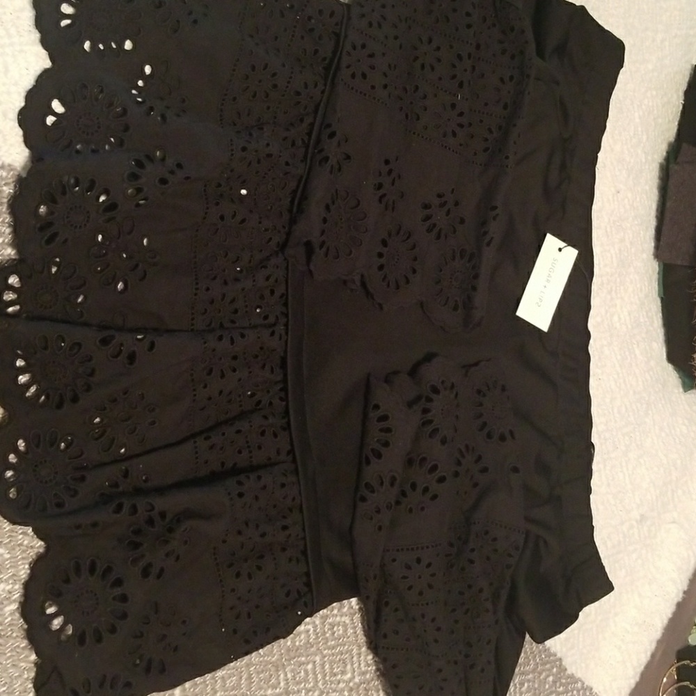 Vici black off the shoulders top